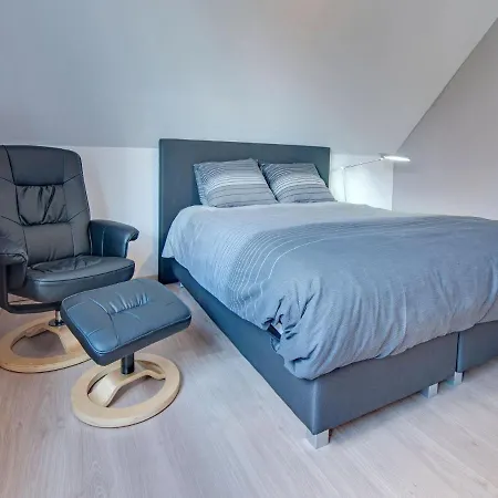 Modern In With Garden *