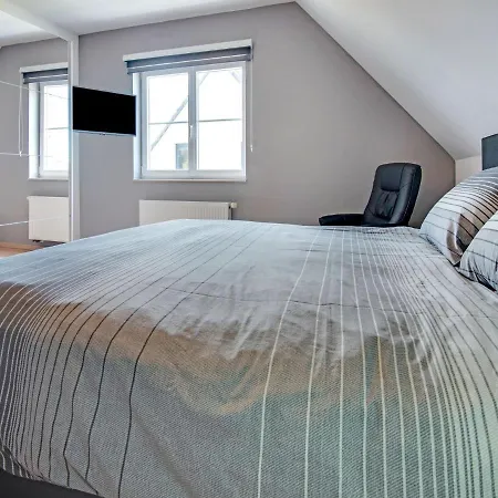 Modern In With Garden De Haan